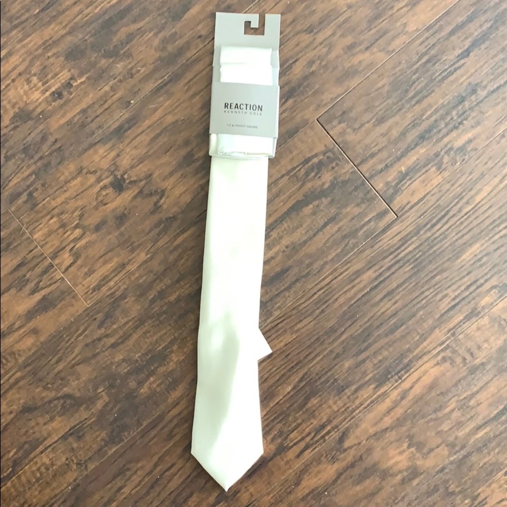 Reaction Kenneth cole cream tie & pocket square